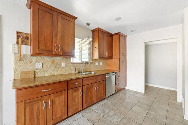 2527 S Linda Vista Street, Visalia, CA 93277