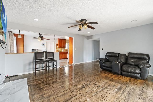 2527 S Linda Vista Street, Visalia, CA 93277