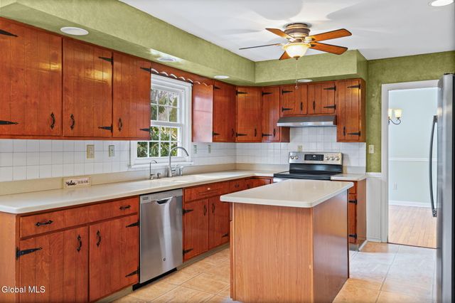 5 Huckleberry Drive, Schodack, NY 12033