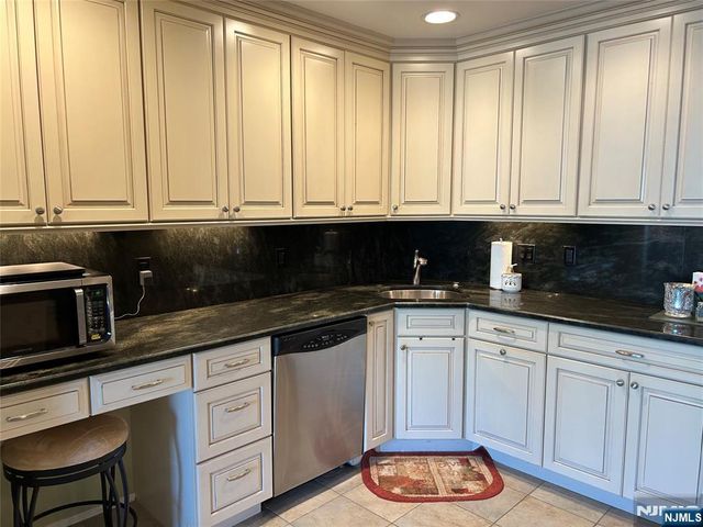 969 Juniper Way, Mahwah, NJ 07430