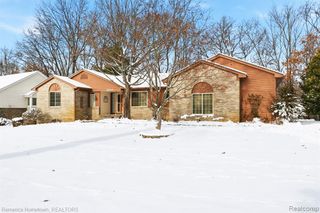 8930 Twin Lakes Drive, White Lake, MI 48386