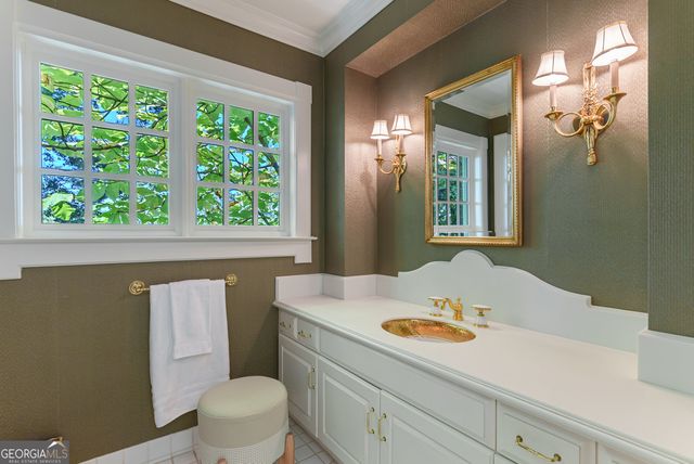 6655 Sweetwater Point, Flowery Branch, GA 30542