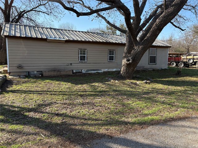 300 N Broadway, Blanket, TX 76432