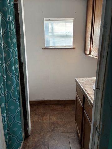 300 N Broadway, Blanket, TX 76432