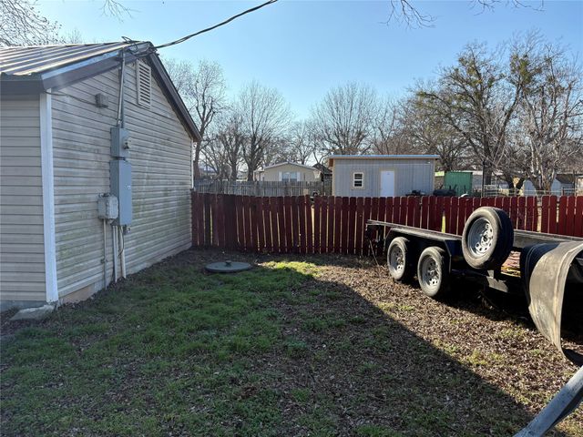 300 N Broadway, Blanket, TX 76432