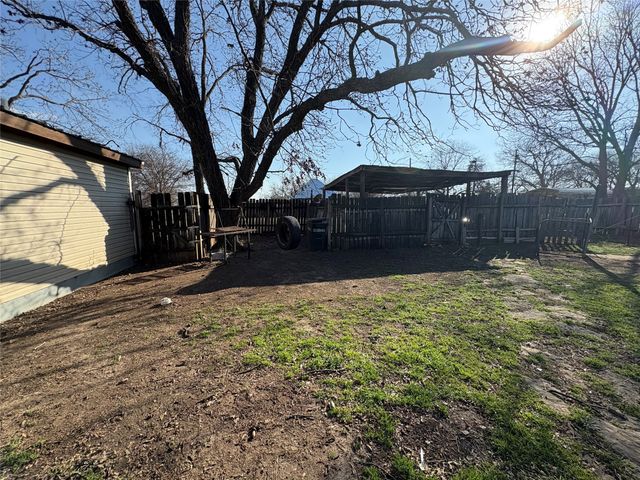 300 N Broadway, Blanket, TX 76432