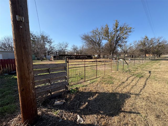 300 N Broadway, Blanket, TX 76432