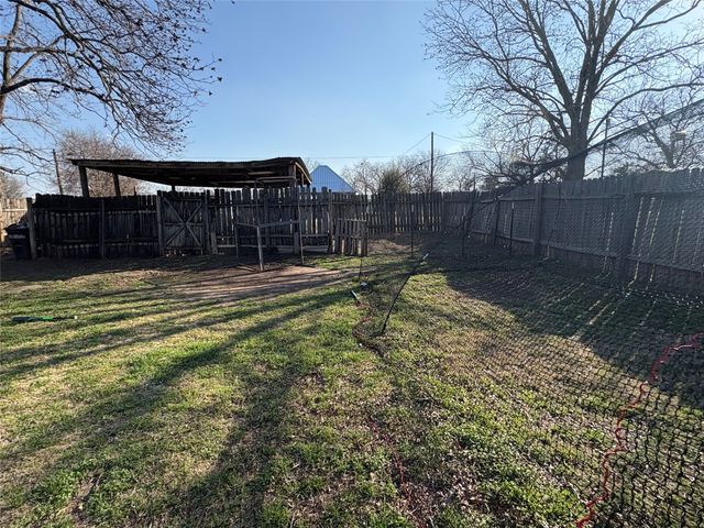 300 N Broadway, Blanket, TX 76432