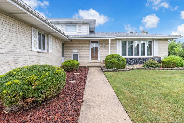 1023 S Lancaster Street, Mount Prospect, IL 60056