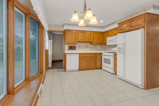 1023 S Lancaster Street, Mount Prospect, IL 60056