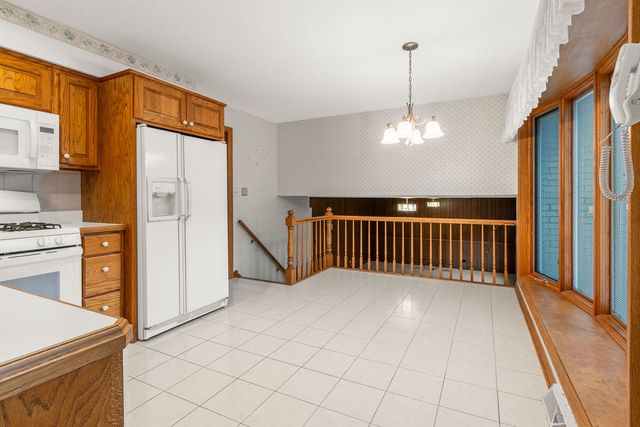 1023 S Lancaster Street, Mount Prospect, IL 60056