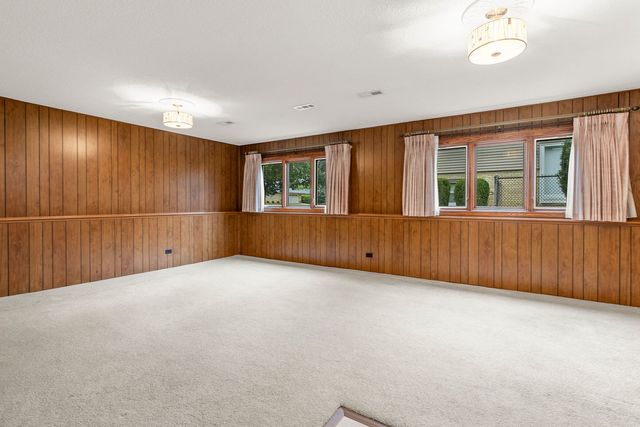 1023 S Lancaster Street, Mount Prospect, IL 60056