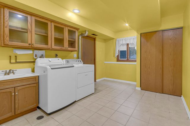 1023 S Lancaster Street, Mount Prospect, IL 60056