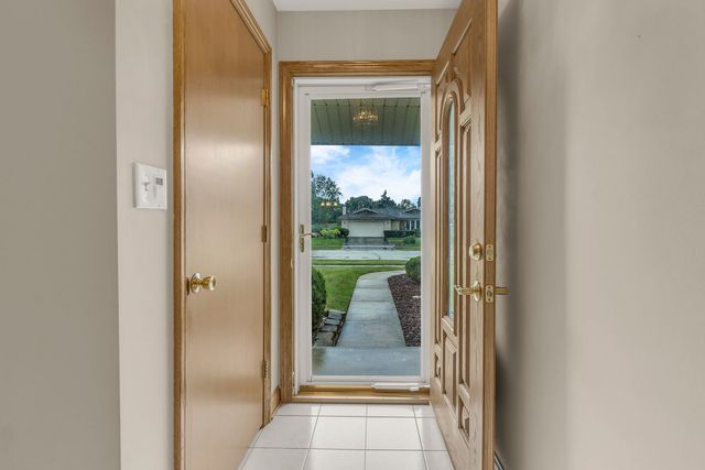1023 S Lancaster Street, Mount Prospect, IL 60056