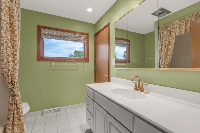 1023 S Lancaster Street, Mount Prospect, IL 60056
