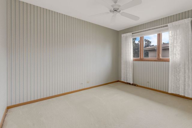 1023 S Lancaster Street, Mount Prospect, IL 60056