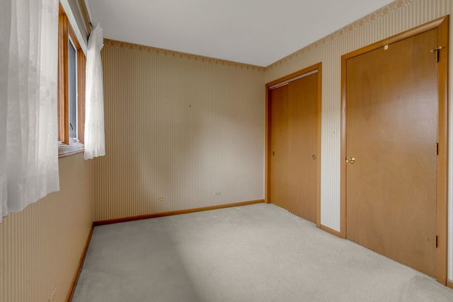 1023 S Lancaster Street, Mount Prospect, IL 60056