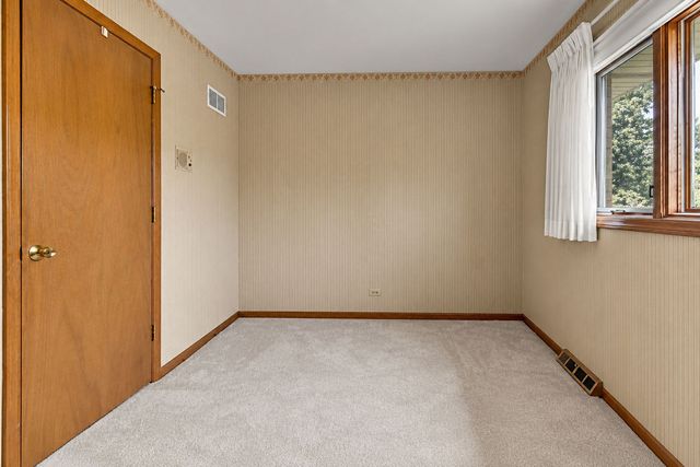 1023 S Lancaster Street, Mount Prospect, IL 60056