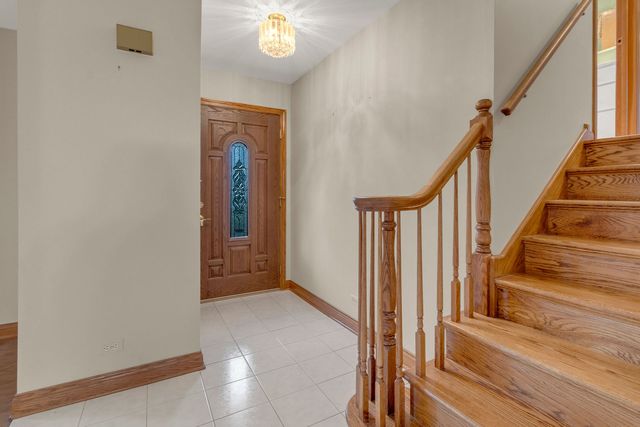 1023 S Lancaster Street, Mount Prospect, IL 60056