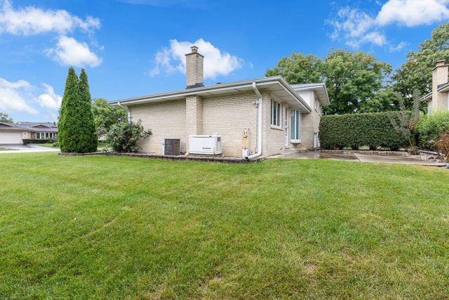 1023 S Lancaster Street, Mount Prospect, IL 60056