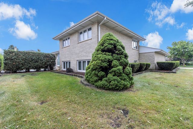 1023 S Lancaster Street, Mount Prospect, IL 60056