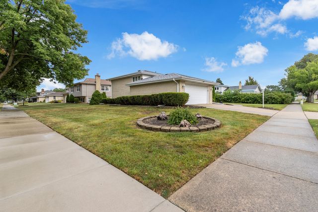1023 S Lancaster Street, Mount Prospect, IL 60056