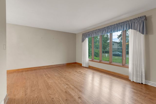 1023 S Lancaster Street, Mount Prospect, IL 60056