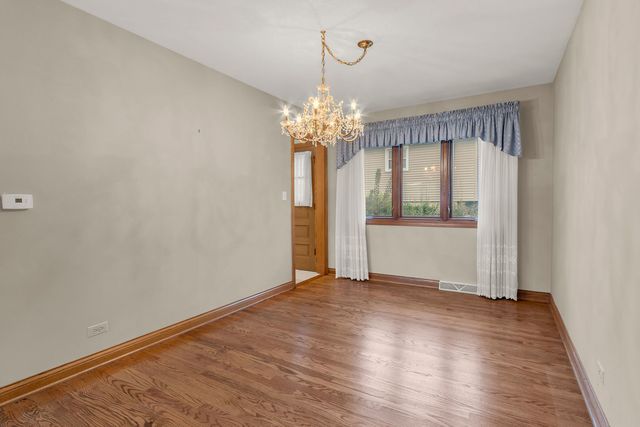 1023 S Lancaster Street, Mount Prospect, IL 60056
