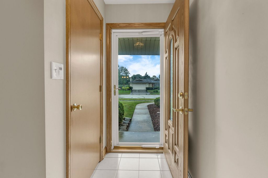 1023 S Lancaster Street, Mount Prospect, IL 60056 — photo 3