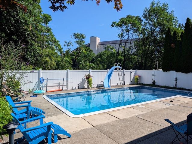 1 Agate Ave 1, Worcester, MA 01604
