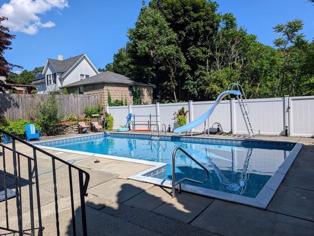 1 Agate Ave 1, Worcester, MA 01604