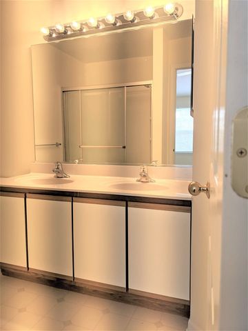 692 Silk Oak Lane, Crystal Lake, IL 60014