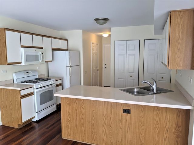 692 Silk Oak Lane, Crystal Lake, IL 60014