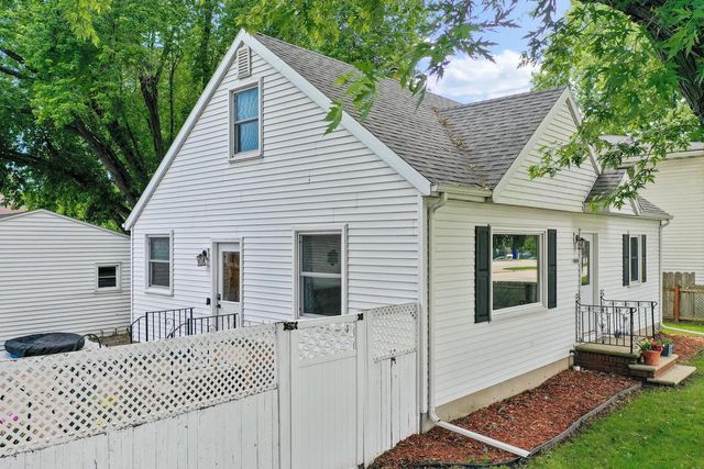 1643 W MASON STREET, Green Bay, WI 54303