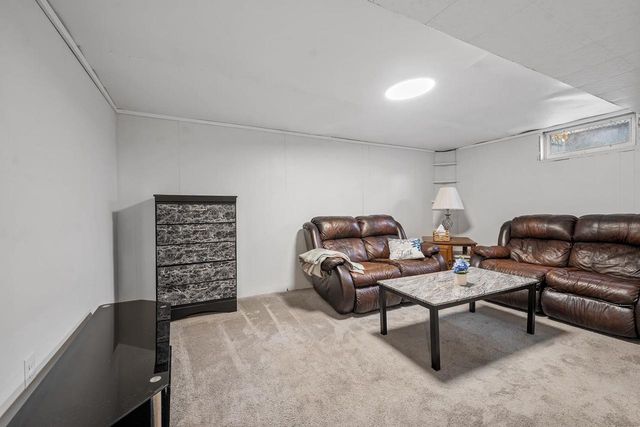 1643 W MASON STREET, Green Bay, WI 54303