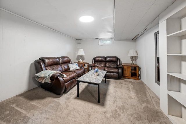 1643 W MASON STREET, Green Bay, WI 54303
