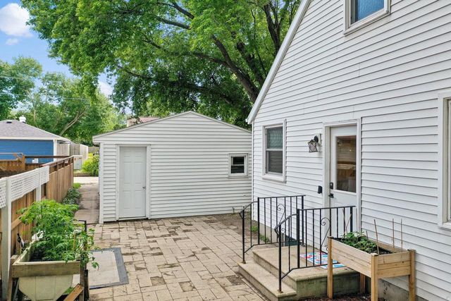 1643 W MASON STREET, Green Bay, WI 54303