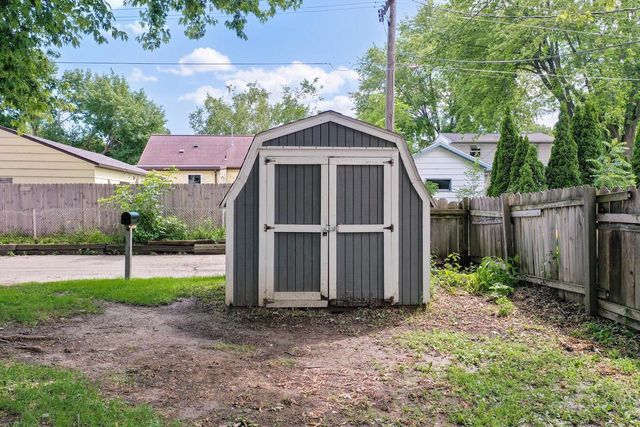 1643 W MASON STREET, Green Bay, WI 54303