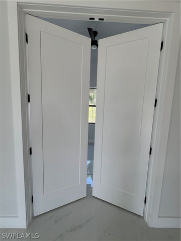 6186 Everglades BLVD N, Naples, FL 34120