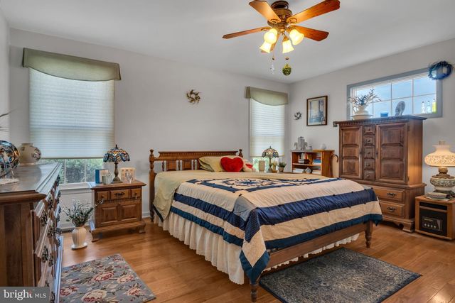 7 LARCH LN, Enola, PA 17025
