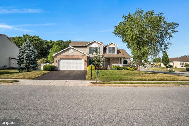 7 LARCH LN, Enola, PA 17025