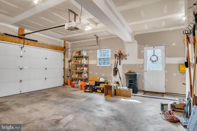 7 LARCH LN, Enola, PA 17025
