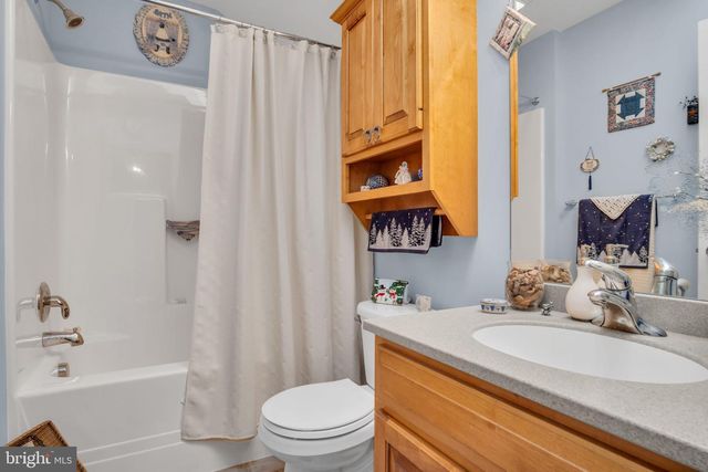 7 LARCH LN, Enola, PA 17025