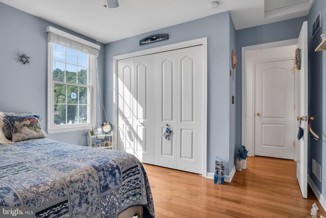 7 LARCH LN, Enola, PA 17025