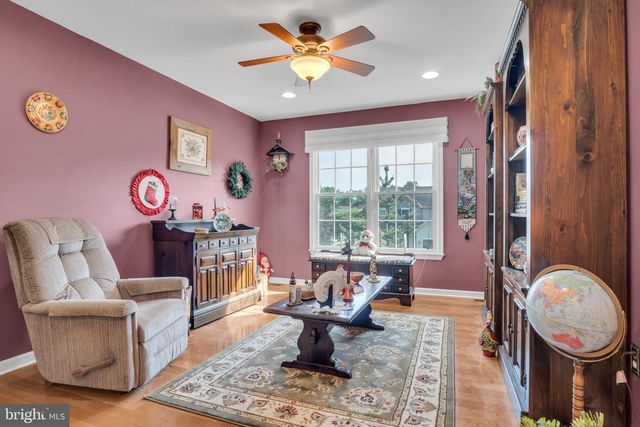 7 LARCH LN, Enola, PA 17025