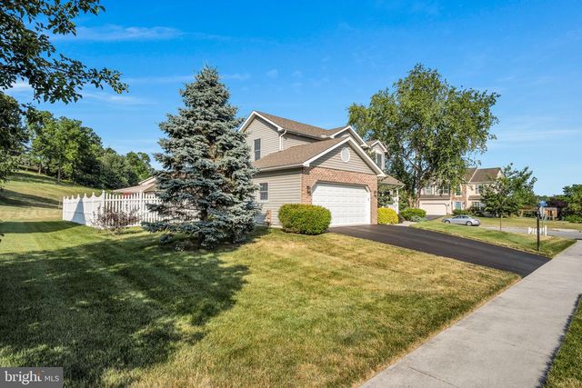7 LARCH LN, Enola, PA 17025