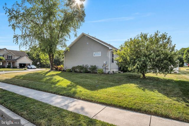 7 LARCH LN, Enola, PA 17025