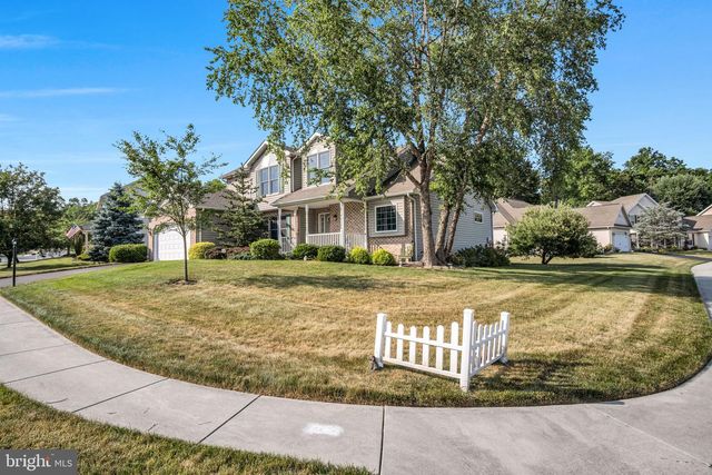 7 LARCH LN, Enola, PA 17025