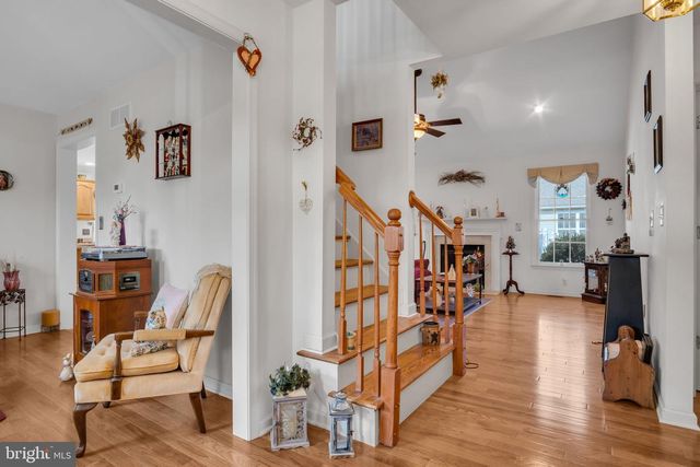 7 LARCH LN, Enola, PA 17025