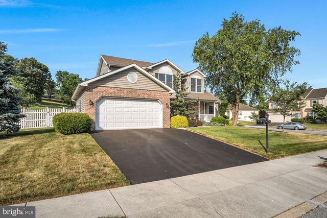7 LARCH LN, Enola, PA 17025